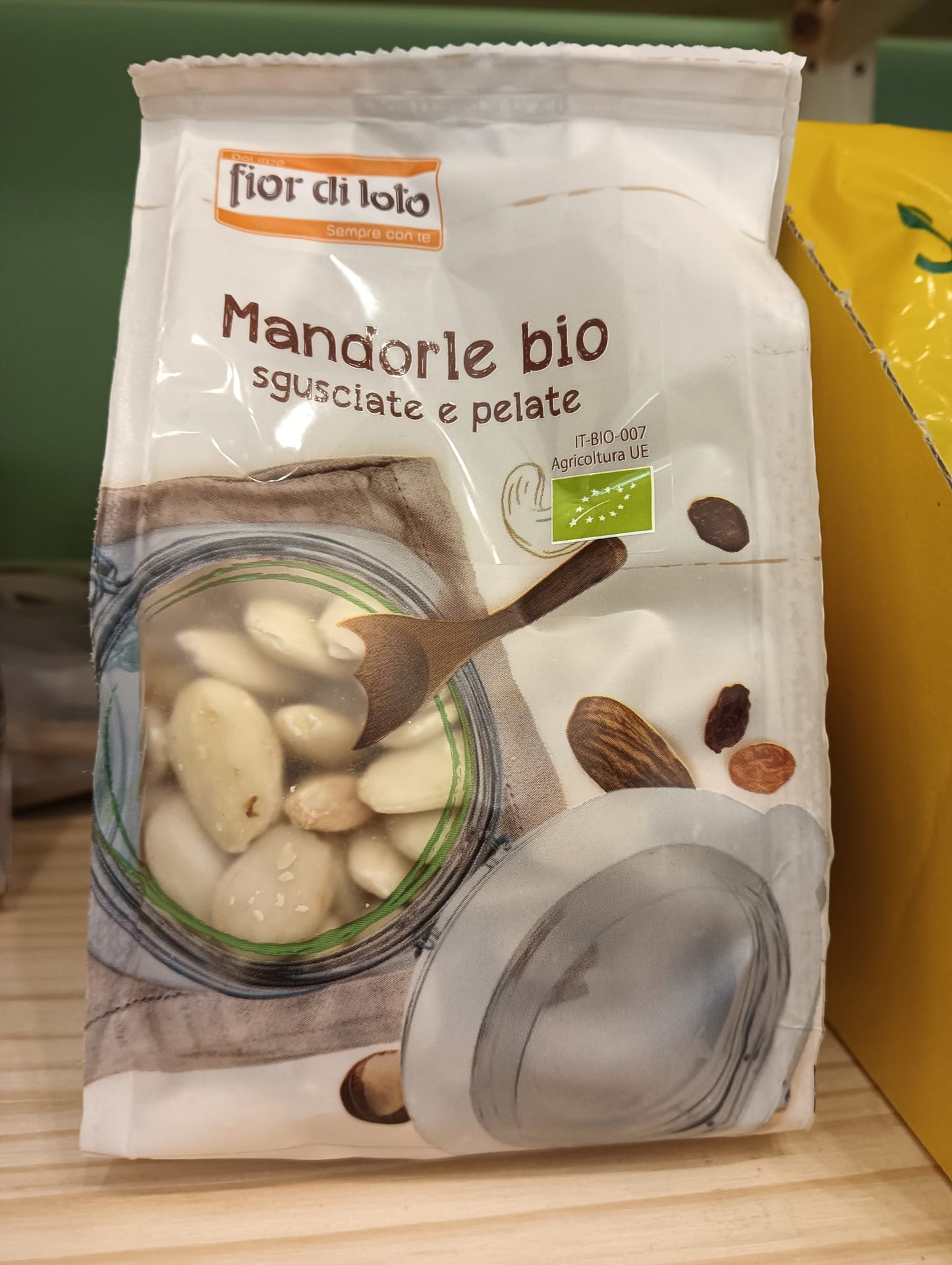 FIOR DI LOTO Mandorle pelate e sgusciate bio